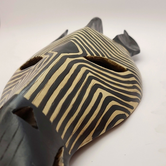 Handpainted Zebra mask wall hanging - Picture 7 of 10
